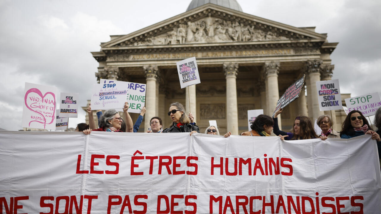 France: 500 manifestants à Paris pour l'abolition de la prostitution, dix ans après la loi de 2016