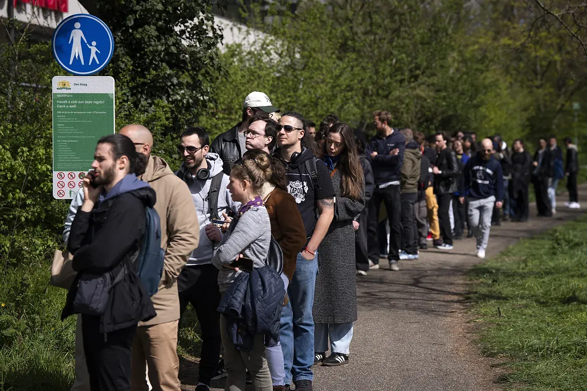 Cierran los colegios electorales en Hungría con una participación histórica en unas elecciones que podrían acabar con la era Orban