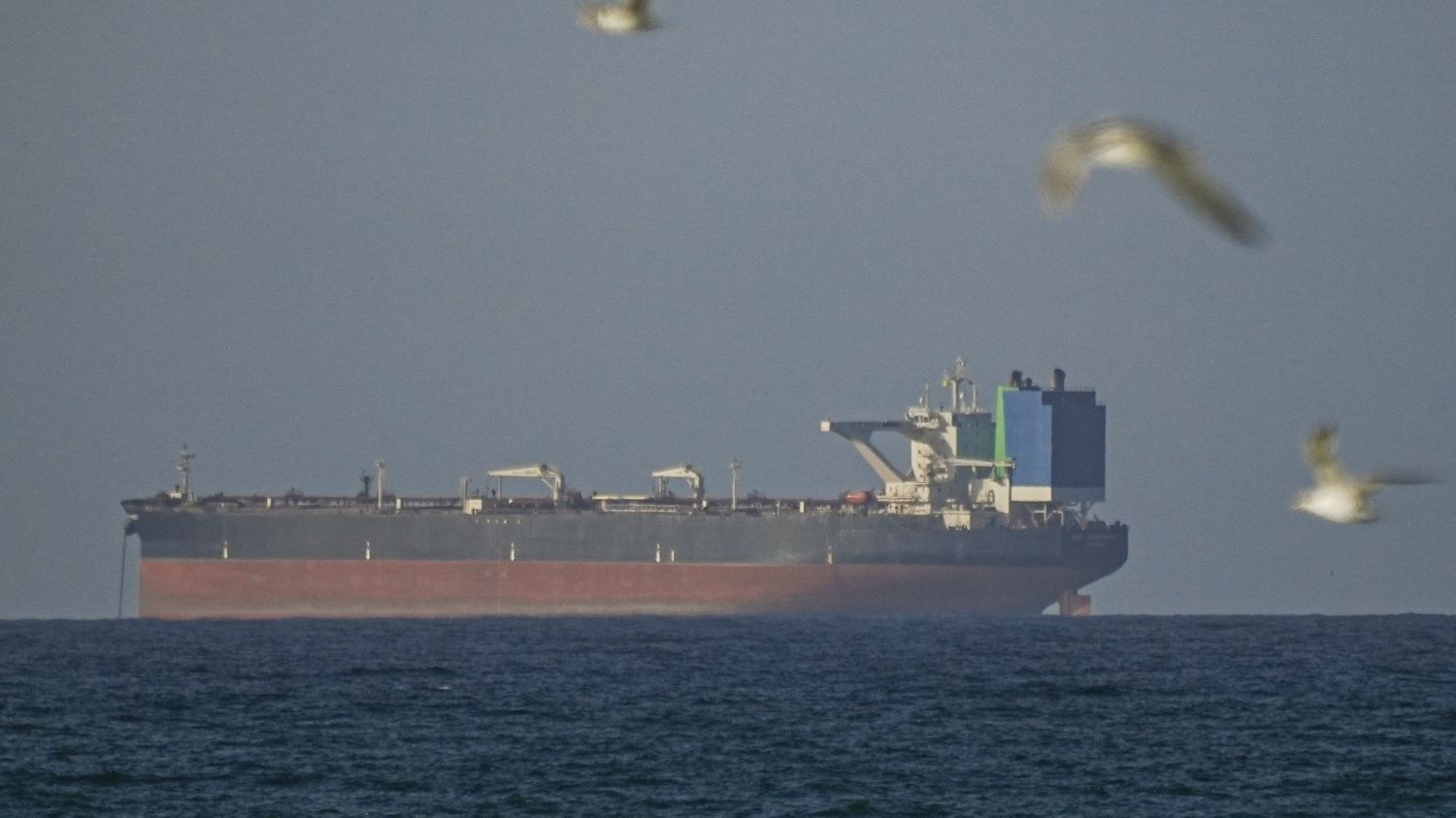 Blocus annoncé par Donald Trump, possible péage imposé par l'Iran, menace des mines... Quelle est la situation dans le détroit d'Ormuz, dont la paralysie se prolonge ?