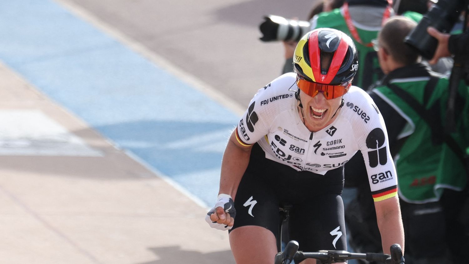 Paris-Roubaix 2026 : Franziska Koch remporte au sprint la course féminine, devant Pauline Ferrand-Prévôt et Marianne Vos