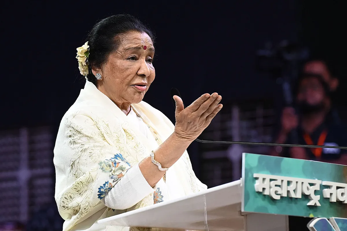 Muere la india Asha Bhosle, la voz de Bollywood y la artista más grabada de la historia
