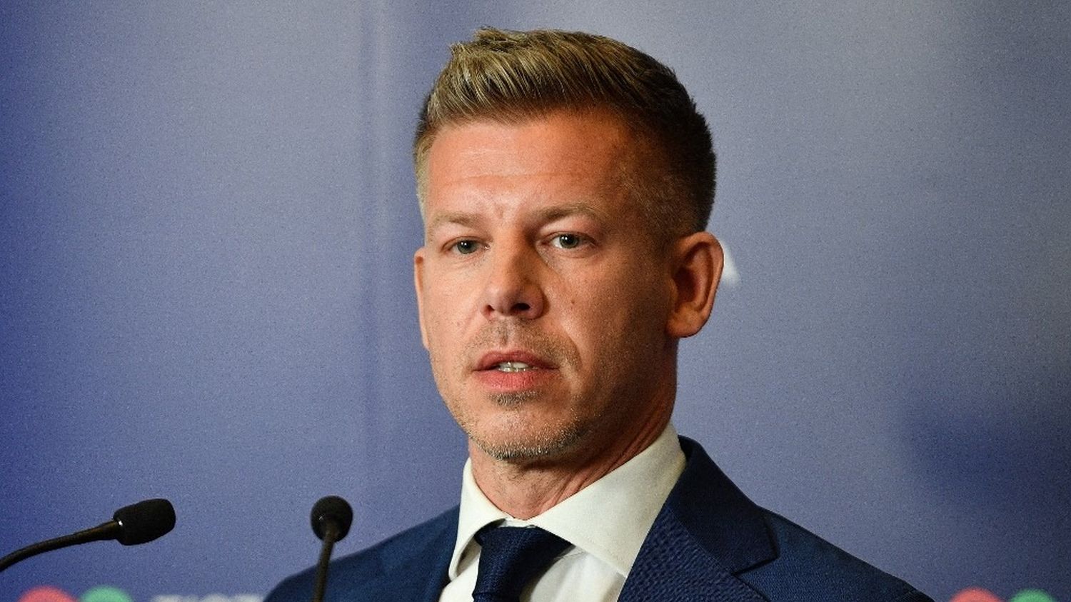 Elections législatives en Hongrie : le Premier ministre sortant Viktor Orban reconnaît sa défaite face au leader de centre droit Péter Magyar