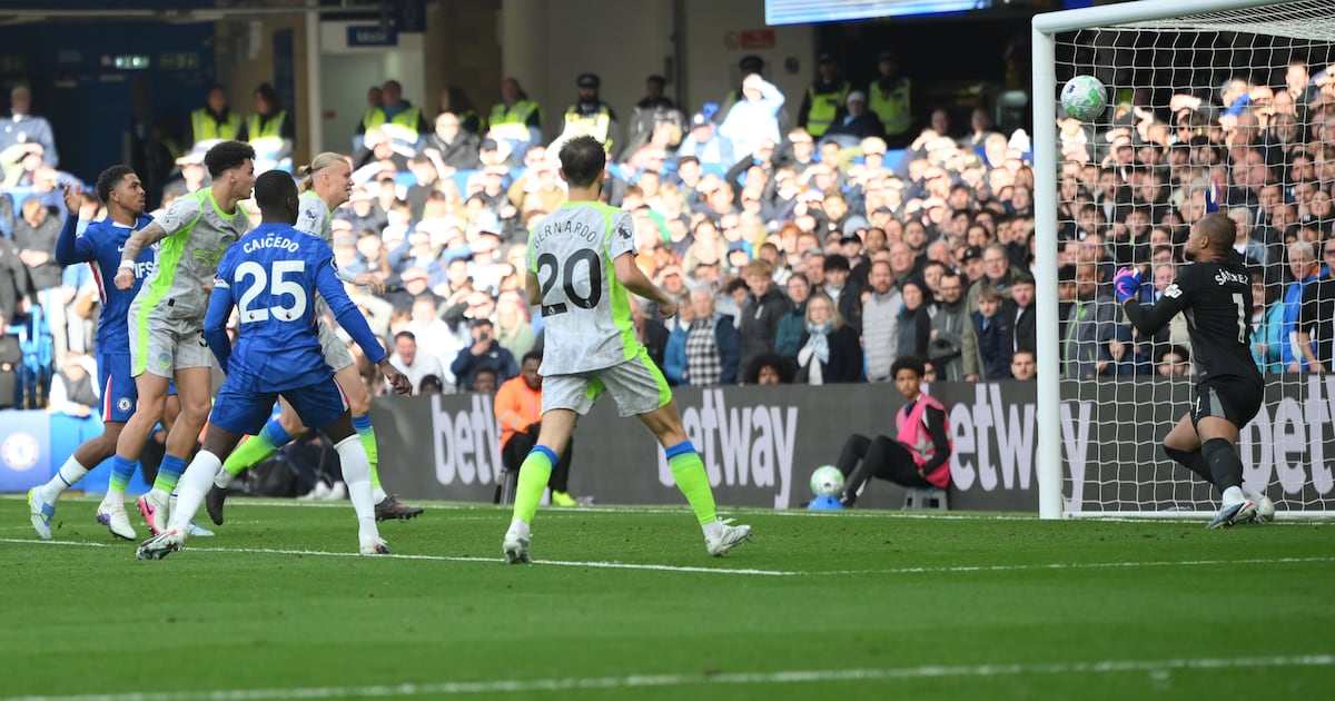 El Manchester City se aferra a la Premier y golea al Chelsea en Stamford Bridge