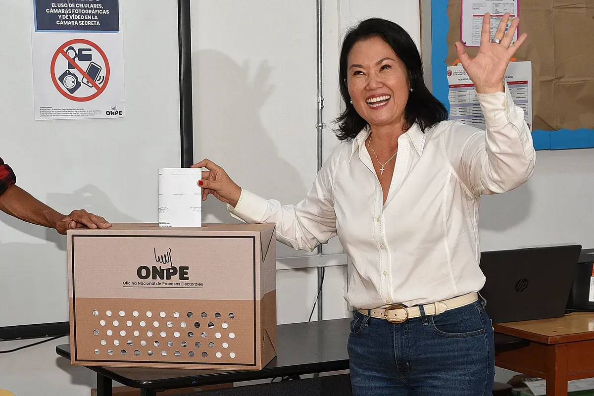 Perú: Keiko Fujimori pasaría a la segunda vuelta, según las primeras encuestas