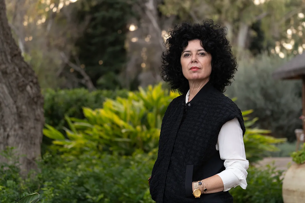 Sonia Navarro, la artista que convierte la costura y el bordado en vanguardia: "Lo que me interesa es que las mujeres estén bien pagadas"