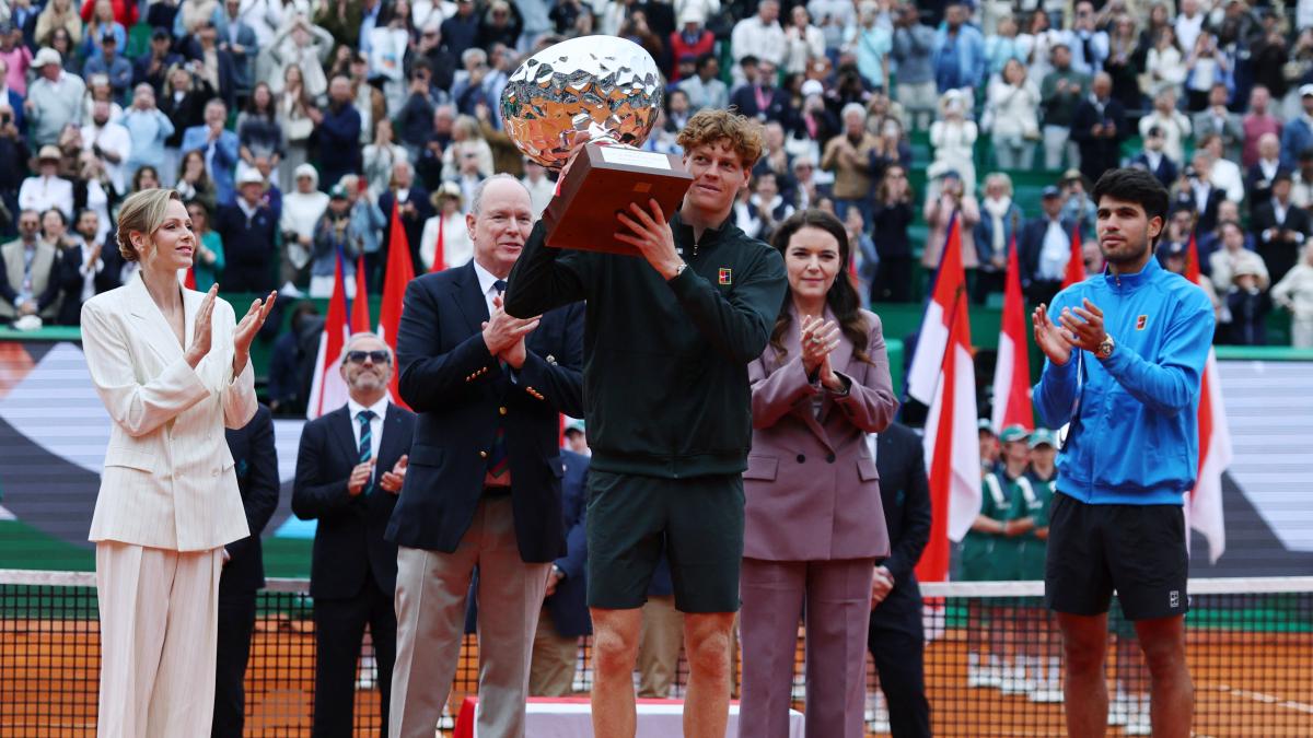 
                  Alcaraz cede esta vez ante Sinner en Montecarlo y entrega el número 1
              