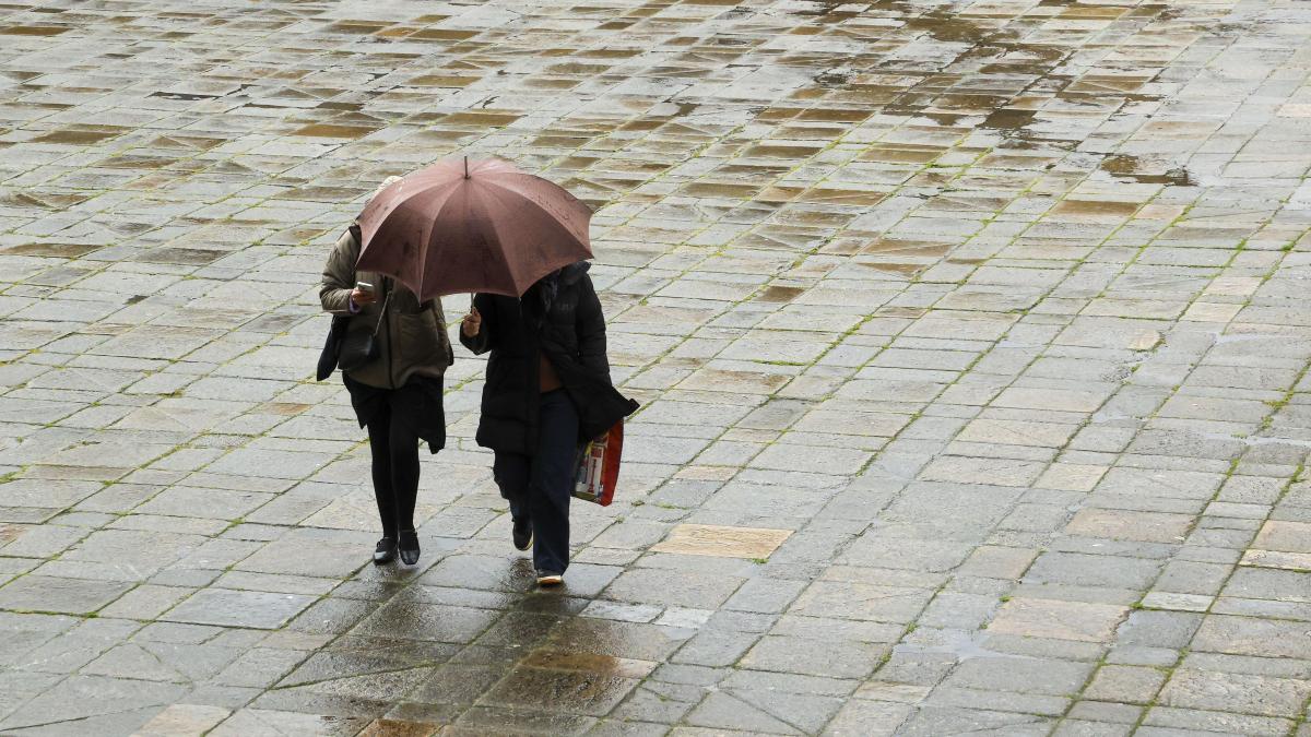 
                                  Lluvia y mucho frío para empezar una semana en la que el tiempo irá mejorando con los días
                              