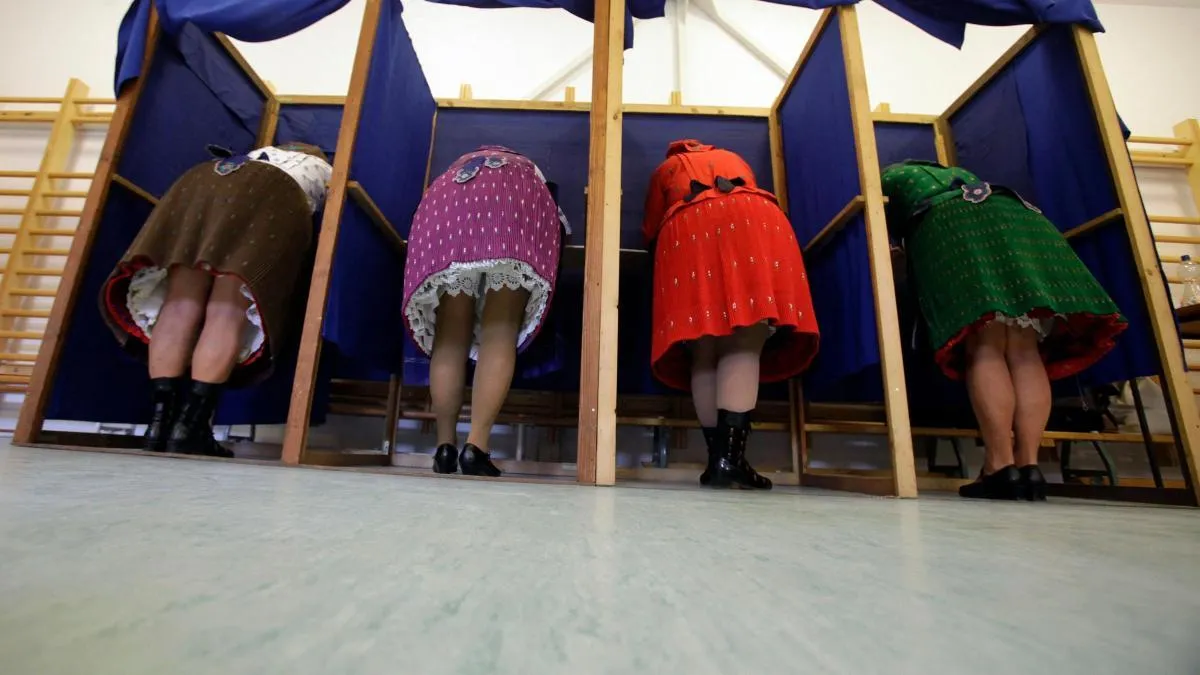 
                                    Votaciones en Hungría , cerezos en flor en Berlín, y más imágenes del día
                                