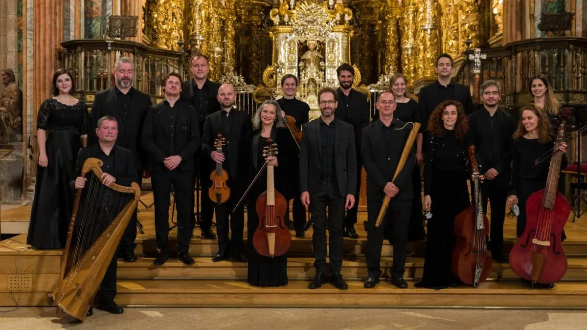 
                                                                                                                     La Grande Chapelle (★★★★✩), antiguo y actual
                                                                                                                 
