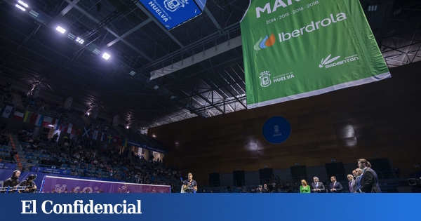 Carolina Marín cuelga la camiseta en Huelva entre lágrimas de emoción y agradecimiento  