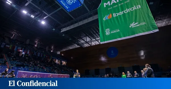 Carolina Marín cuelga la camiseta en Huelva entre lágrimas de emoción y agradecimiento  