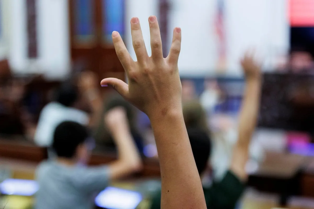 Un alumno que denunció una agresión sexual de otro compañero lleva dos meses sin ir a clase: “Nos ofrecen cambiar de aula o irnos”