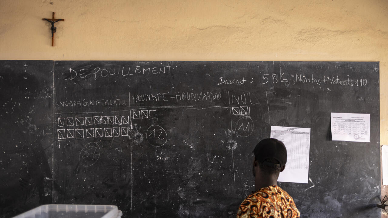 Présidentielle au Bénin: l'heure est à la compilation des votes
