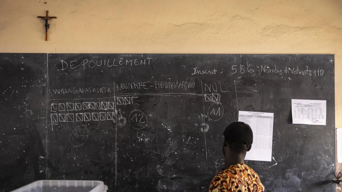 Présidentielle au Bénin: l'heure est à la compilation des votes