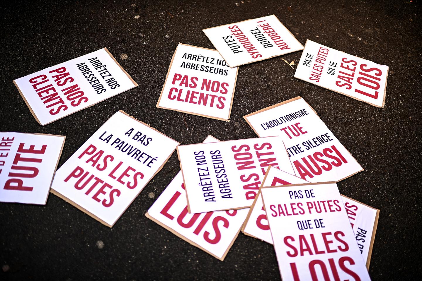 Prostitution : des clivages persistants dix ans après l’adoption de la loi de 2016