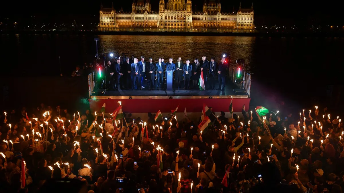 "Mon futur peut se construire ici" : en Hongrie, l'"espoir" des partisans de Peter Magyar, qui a détrôné le nationaliste Viktor Orban