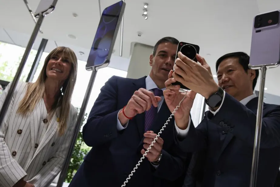 "Indignación" en Moncloa por el auto de Peinado que procesa a Gómez: "No es casual que sea coincidiendo con viajes oficiales del presidente al extranjero"