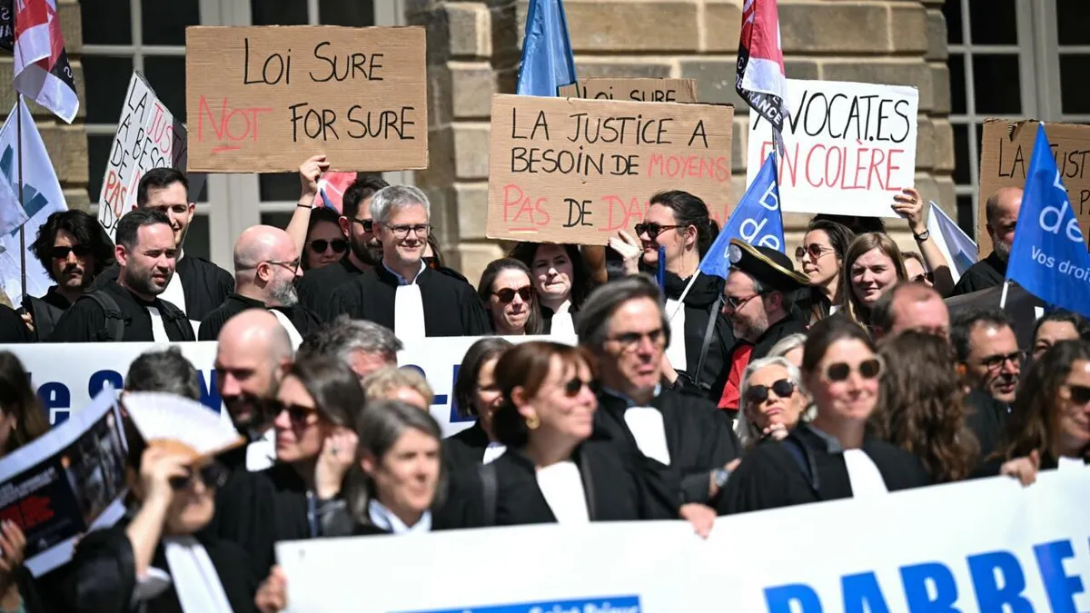 France: le Sénat examine la réforme Darmanin sur la justice criminelle, contestée par les avocats
