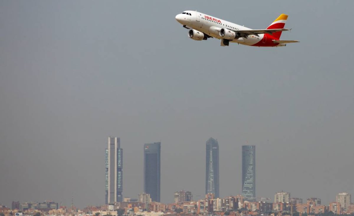 Iberia suspenderá en junio sus vuelos a Cuba por la falta de combustible en el país y la caída de la demanda