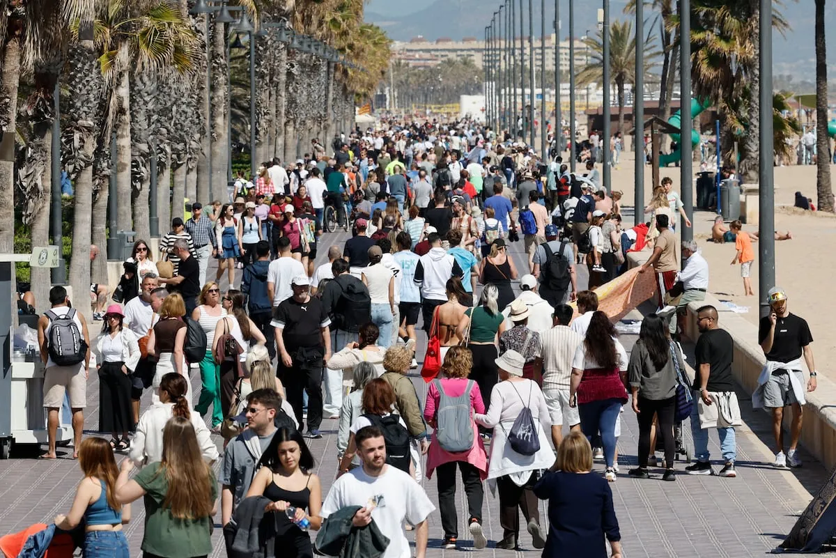 La guerra de Irán impulsa los precios hoteleros y acerca a España a otro de récord de turistas