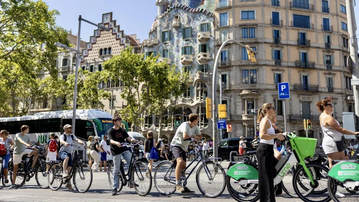 
                    Los hoteles se preparan para otro verano de récord pese a la guerra
                