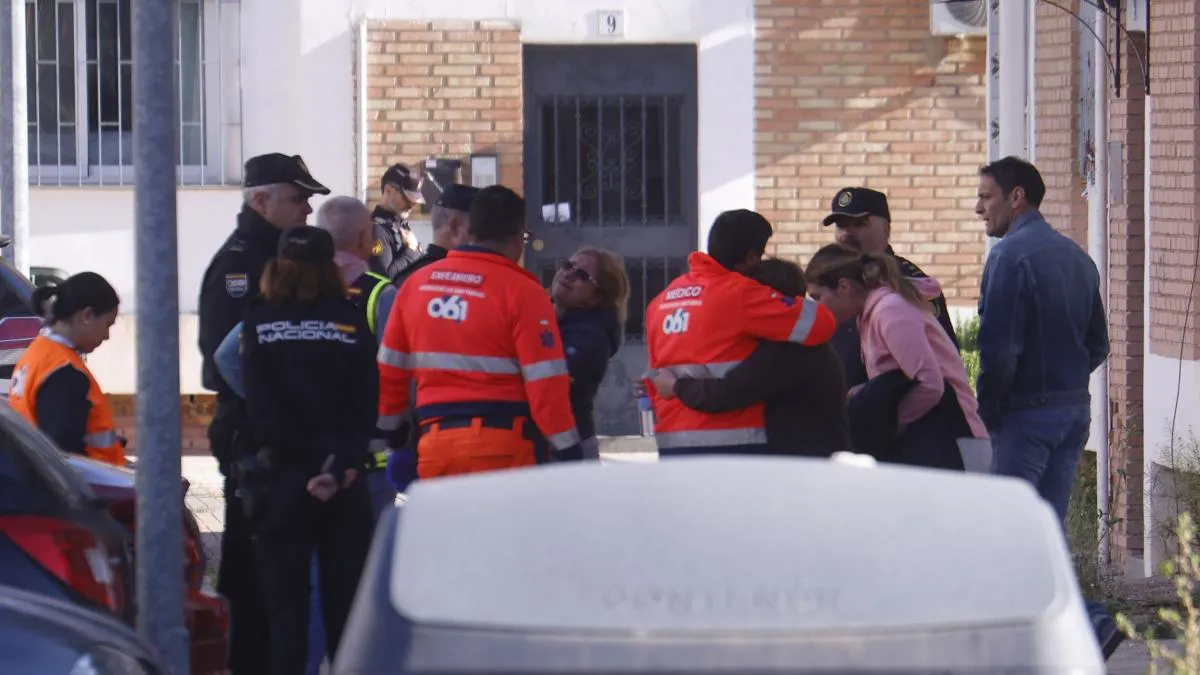 Un hombre mata con un machete a su expareja y llena el portal de gas para impedir que la salven