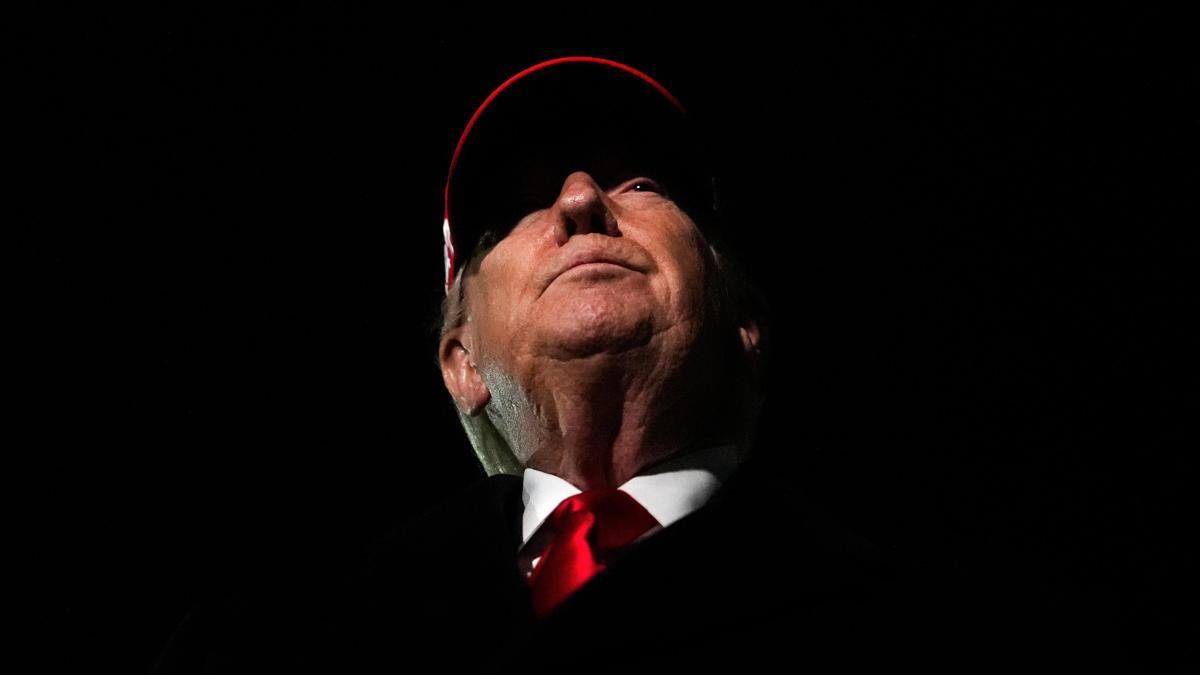 
                                                                             ¿Se podría inhabilitar a Trump? Así funciona la enmienda 25 de la Constitución para declarar “incapaz” a un presidente
                                                                         