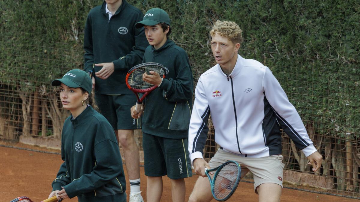 
                                                                                                            Jódar y Landaluce, altura y juventud en el Godó
                                                                                                        