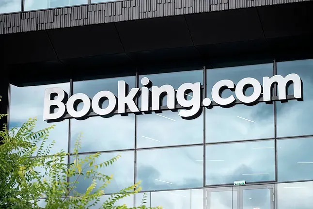La plataforma Booking sufre un ciberataque que expone datos de reservas de clientes
