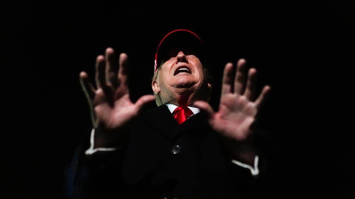 Trump advierte que cualquier buque iraní que desafíe su bloqueo en Ormuz será “eliminado”