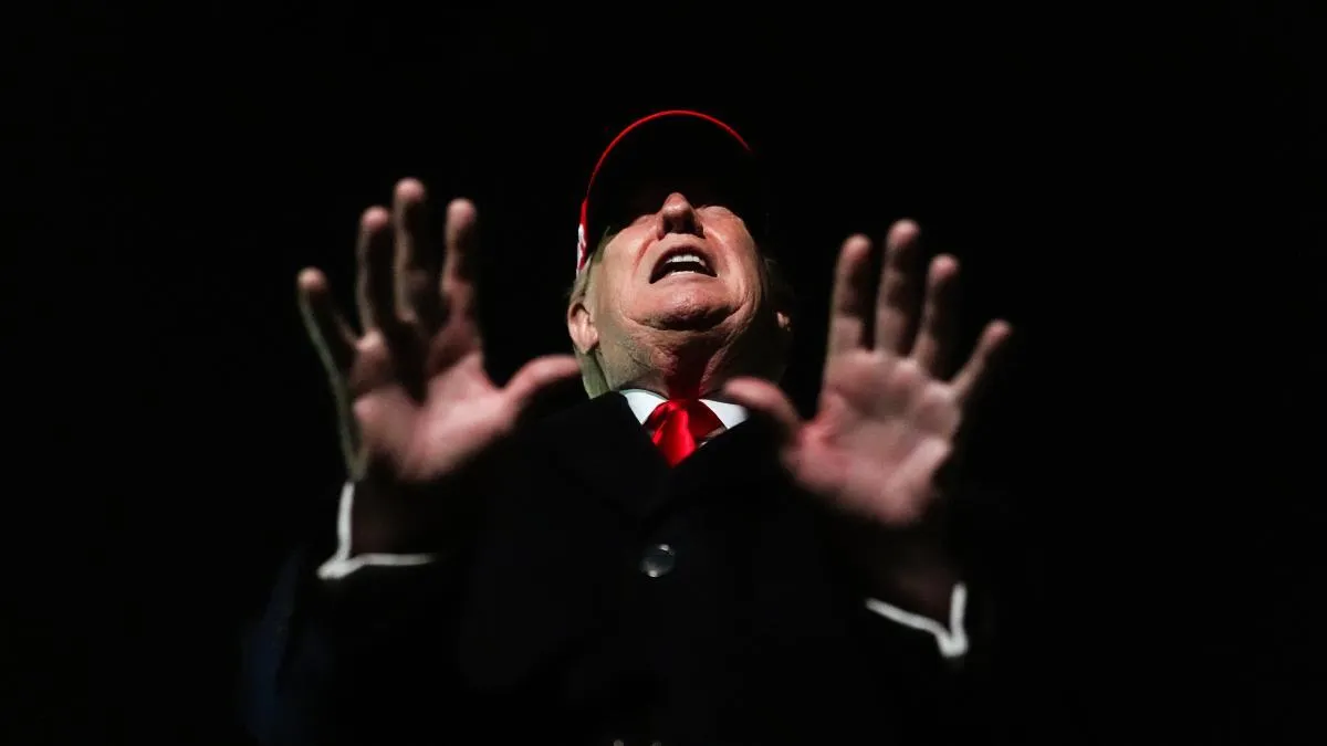
           Trump advierte que cualquier buque iraní que desafíe su bloqueo en Ormuz será “eliminado”
       