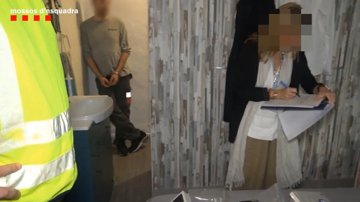 
                             El pederasta del Raval acepta 83 años por violar y prostituir una menor tutelada por la DGAIA
                         