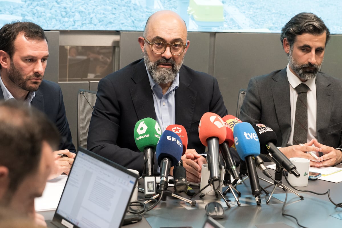 El presidente de Adif corrige a la Guardia Civil y afirma que no hay prueba cierta aún sobre la rotura de la vía en Adamuz