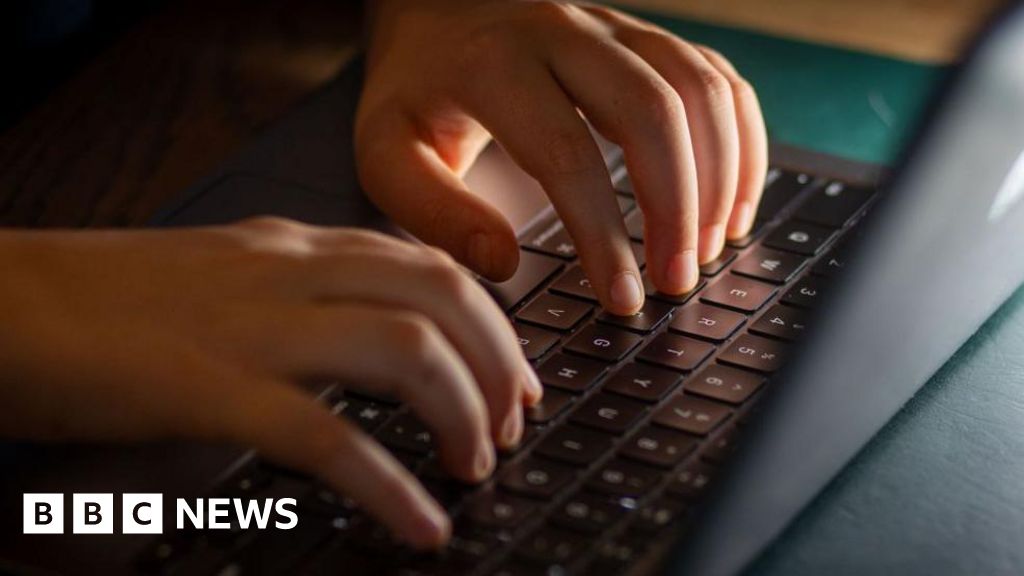 Trial starts of man accused of inciting teenagers to harm themselves online