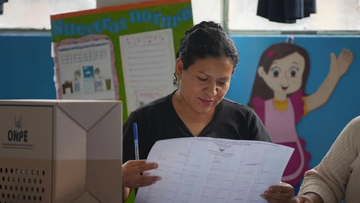 
                                                                               La hija de Fujimori aspira por cuarta vez a ganar la presidencia de Perú
                                                                           