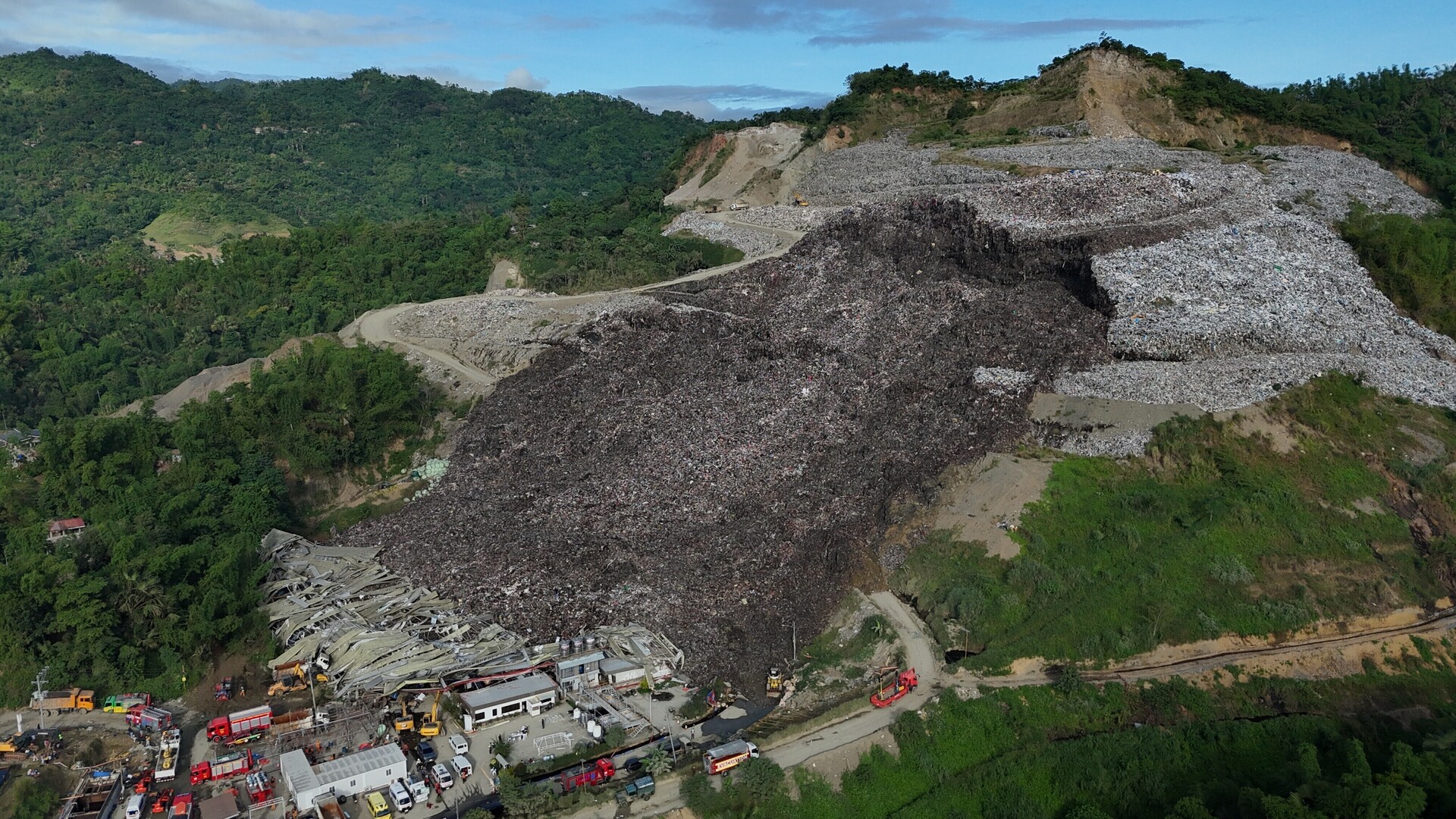 Deadly trash avalanche in Filipino landfill leaves dozens missing