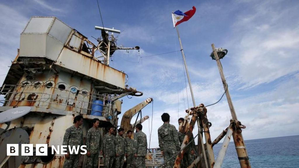 Philippines accuses Chinese fishermen of dumping cyanide in South China Sea 