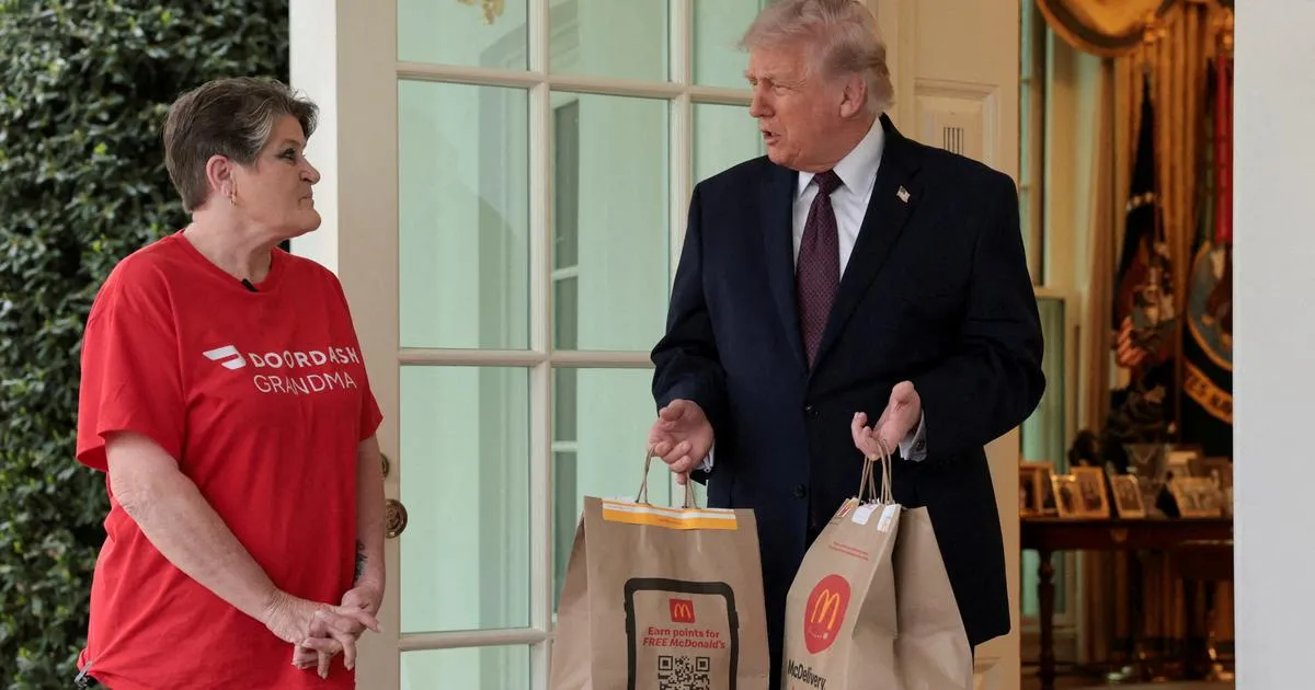 Donald Trump se fait livrer une commande McDonald’s à la Maison Blanche avant de s’exprimer devant la presse