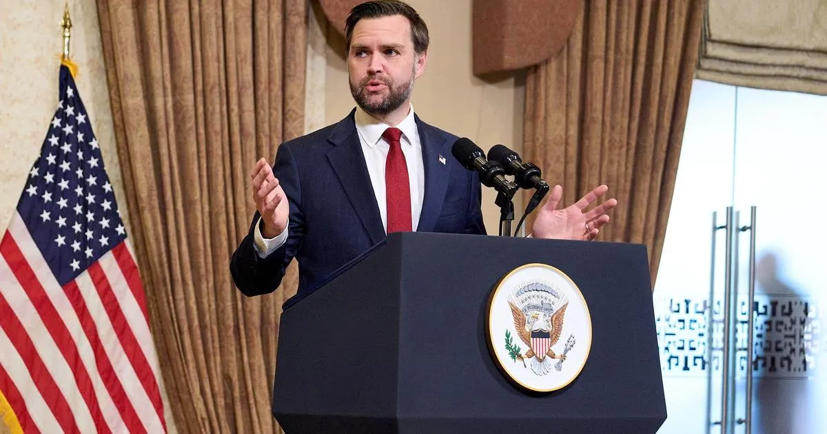 «Attristé» par la défaite de Viktor Orban, JD Vance assure que les États-Unis «travailleront» avec son successeur