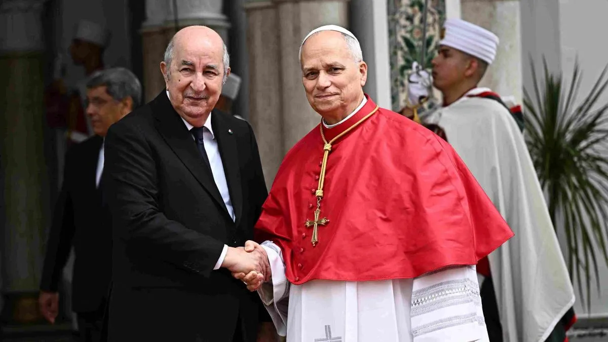 
            El Papa dice “no tener miedo” de Trump, que le ataca por ser “débil”
        
