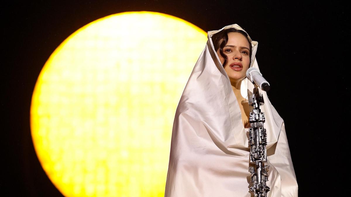 
             Rosalía llora por Barcelona
         