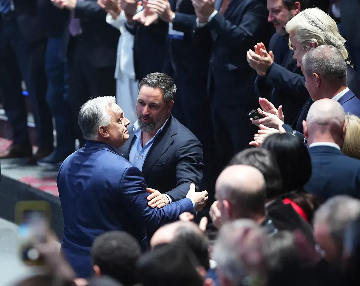 Triple golpe a Vox por la caída de Orban: financiero, estratégico y de futuro