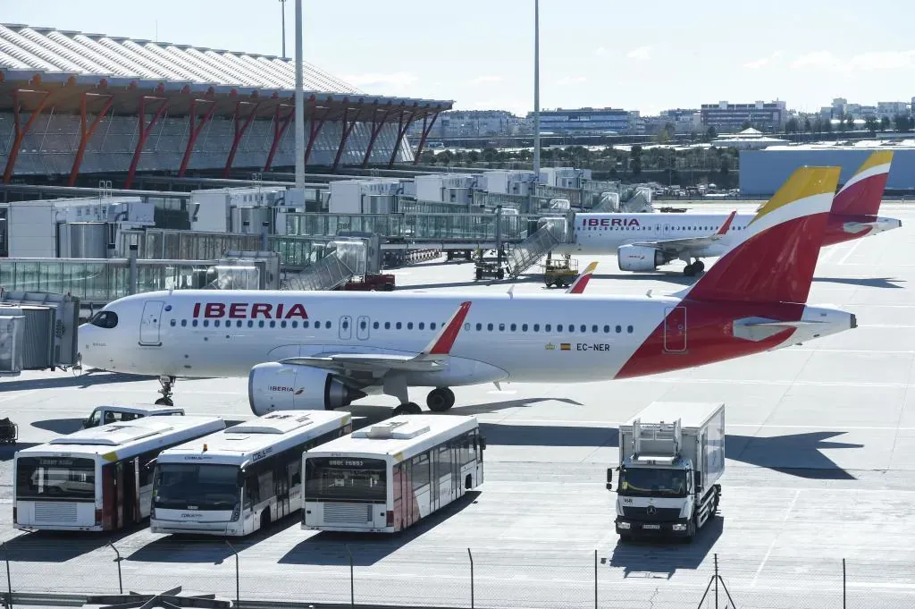 Las grandes aerolíneas europeas se suman a los aeropuertos y piden también a Bruselas un plan de choque contra la escasez de queroseno