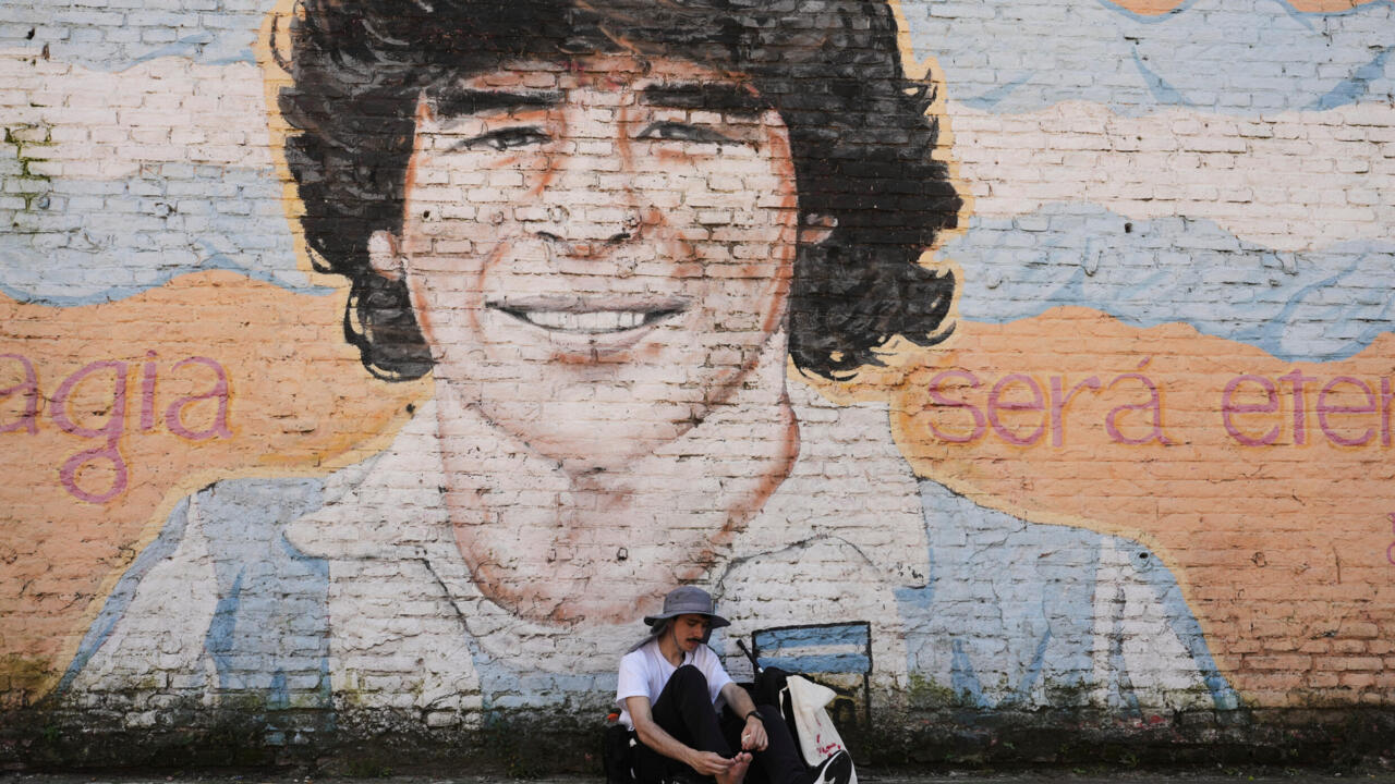 Argentine: un nouveau procès sur la mort de Maradona s'ouvre, un an après l'annulation du précédent