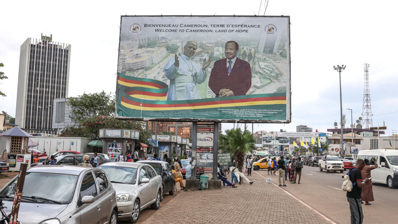 Cameroun: la capitale Yaoundé se fait une beauté avant l’arrivée du pape Léon XIV