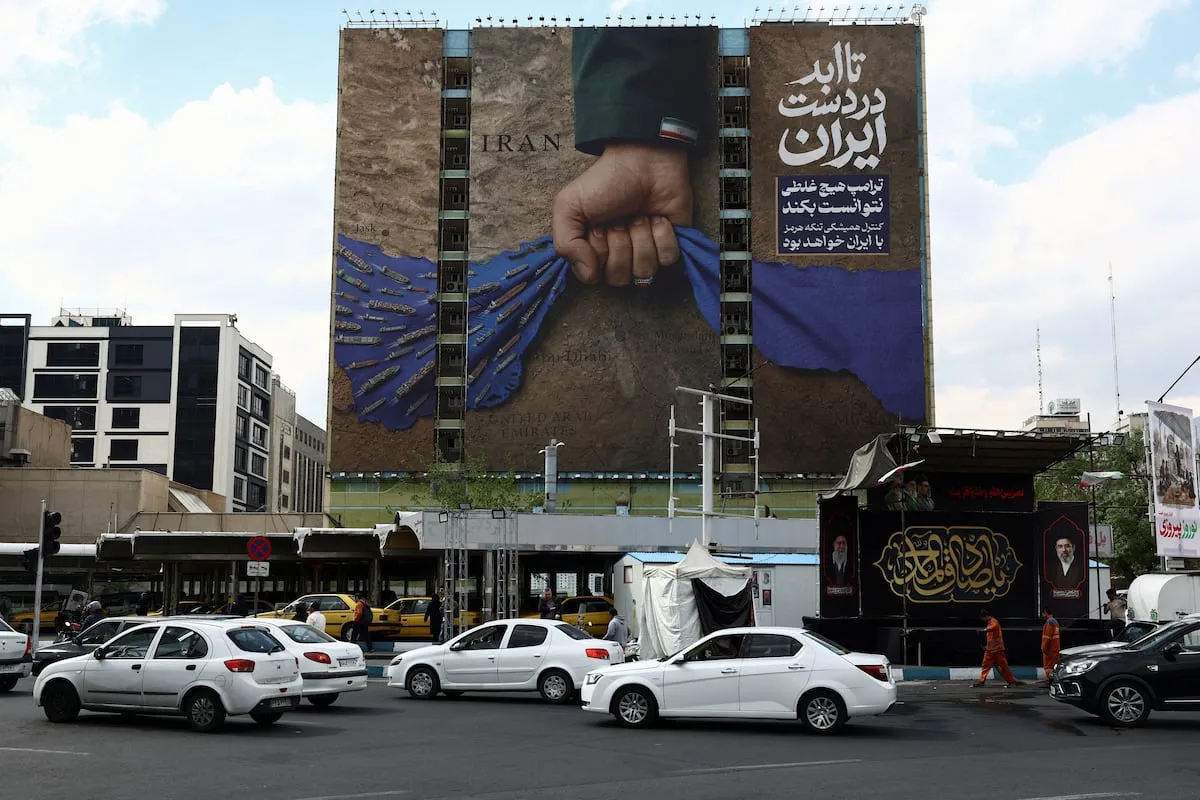 Última hora de la guerra de Estados Unidos e Israel contra Irán, en directo | Dos petroleros sancionados por EE UU atraviesan el estrecho de Ormuz pese al bloqueo estadounidense 