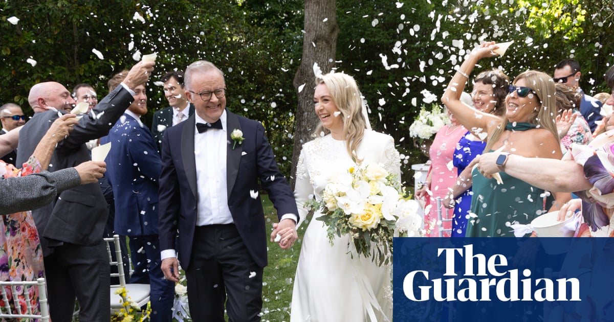 Australian prime minister becomes first to wed in office
