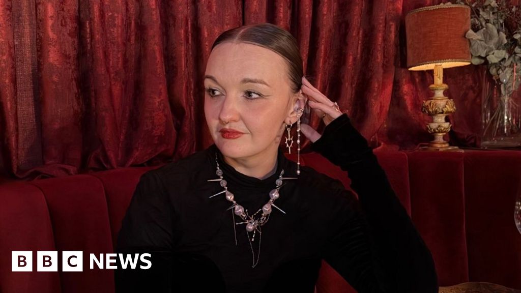 Romance and parenthood feel remote in Ukraine: 'I haven't had a date since before the war'