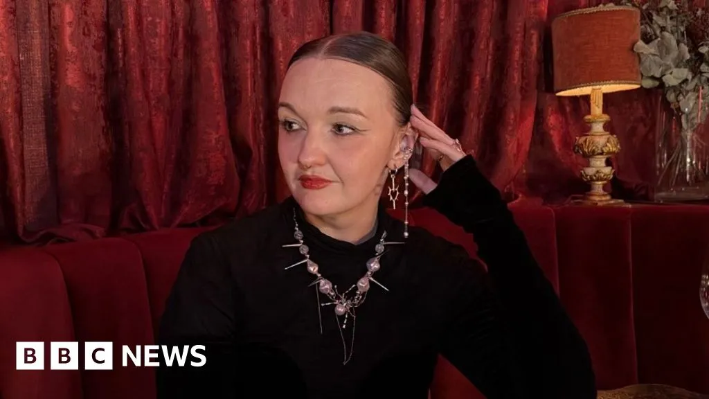 Romance and parenthood feel remote in Ukraine: 'I haven't had a date since before the war'