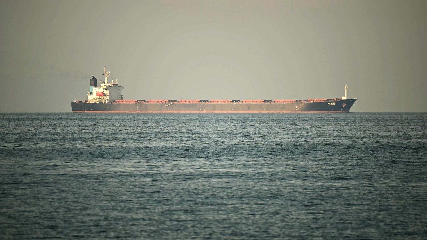"On les aide à gérer l'angoisse" : les lignes d'urgence pour les marins bloqués dans le détroit d'Ormuz submergées